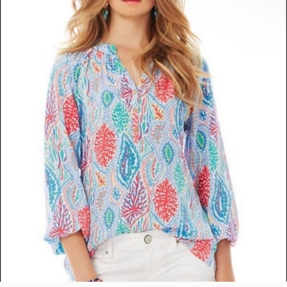 Lilly Pulitzer Elsa 100% Silk Top Let Minnow Sz S Popover Detail Logo Buttons - Picture 1 of 11